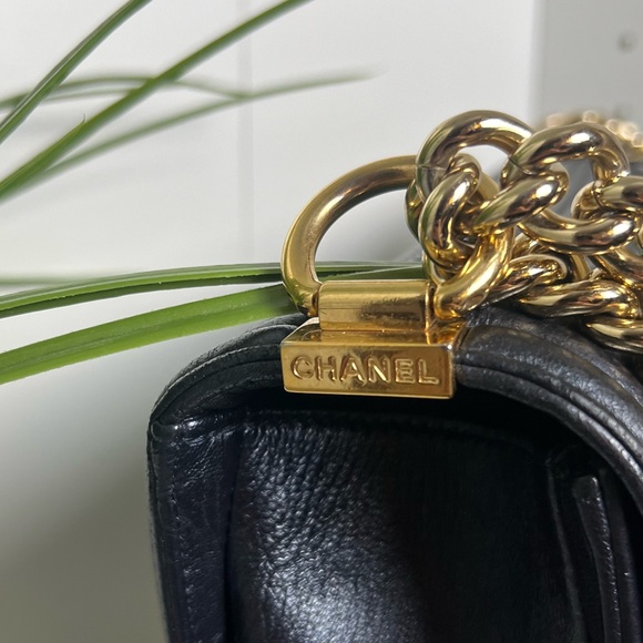 CHANEL
Lambskin Embossed Large Boy Cube
Flap Navy Blue - Picture 6 of 13